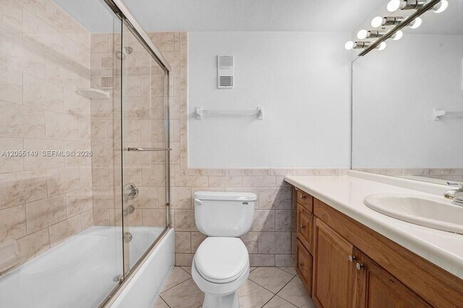Building Photo - 250 Jacaranda Dr