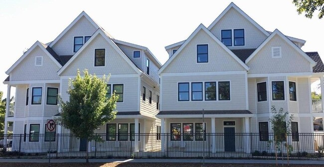 Primary Photo - 1524 F St