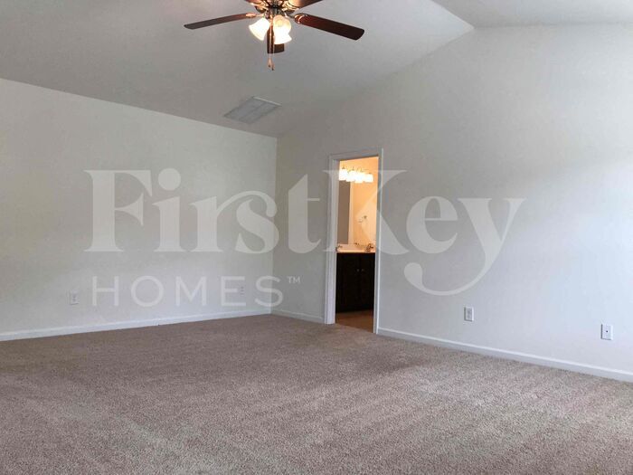 Building Photo - 3283 Grandview Club Rd