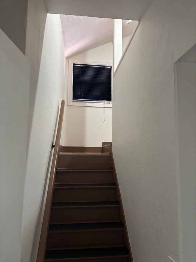 Building Photo - 2 BR 1 BA house with Bonus Room in Yuba City  AVAILABLE NOW!