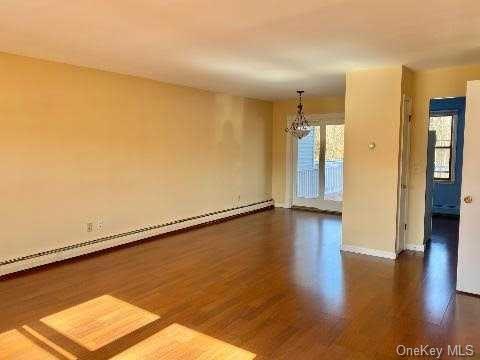 Building Photo - 10 Greenhouse Ln