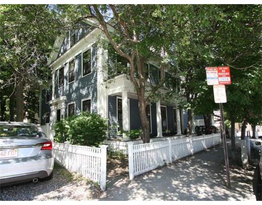 Building Photo - 113 River St