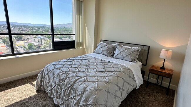 Building Photo - 450 N Arlington Ave