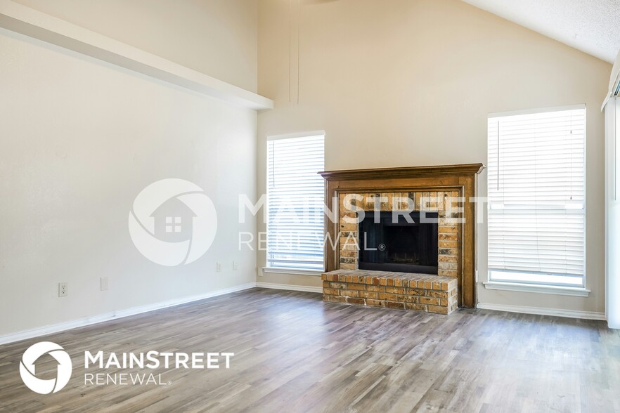 Building Photo - 6329 N Park Dr