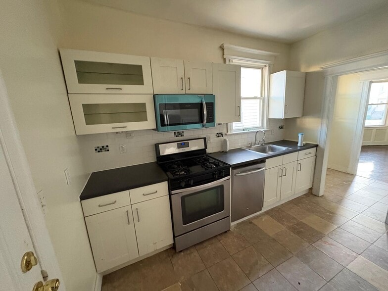 Kitchen - 274 S Burnett St
