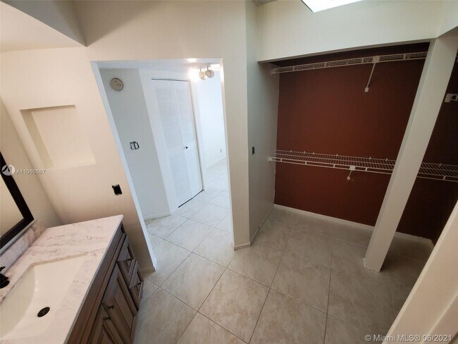 Building Photo - 10451 W Broward Blvd
