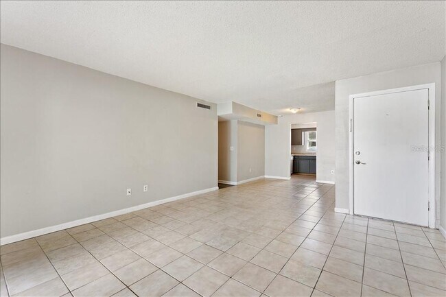 Building Photo - 7210 N Manhattan Ave
