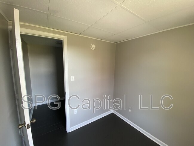 Building Photo - 110 N York St