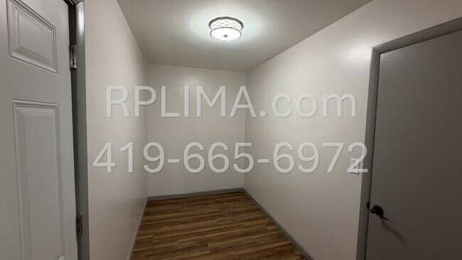 Building Photo - 614 Westbrook Dr