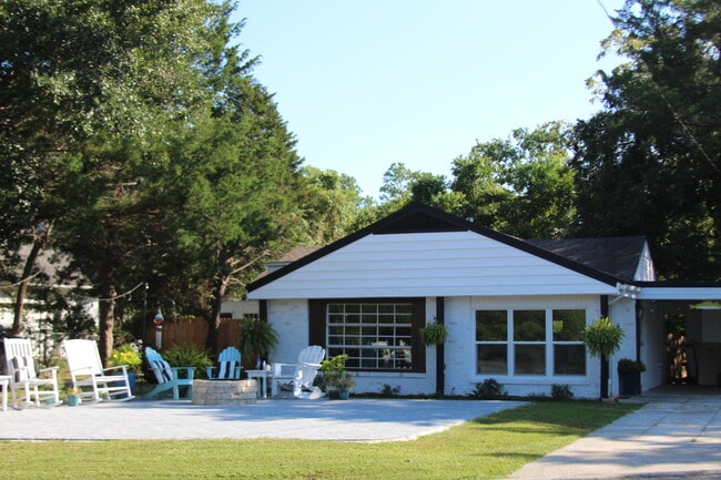 Building Photo - 1139 N Bayshore Dr
