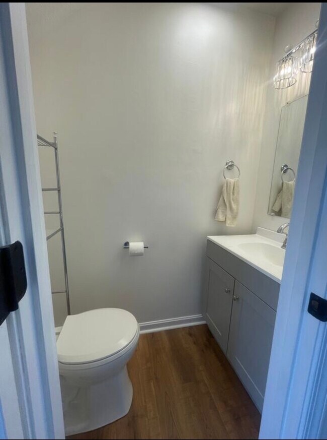 Building Photo - 100 Warren Cir