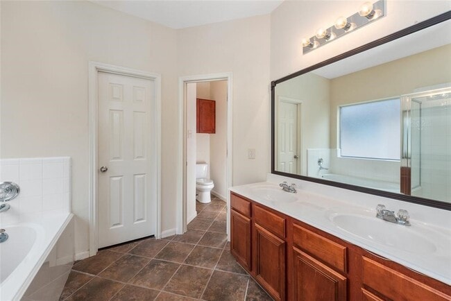 Building Photo - 10039 Noisy Waters Dr