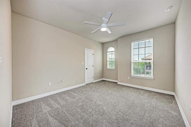 Building Photo - 12300 Terraza Cir