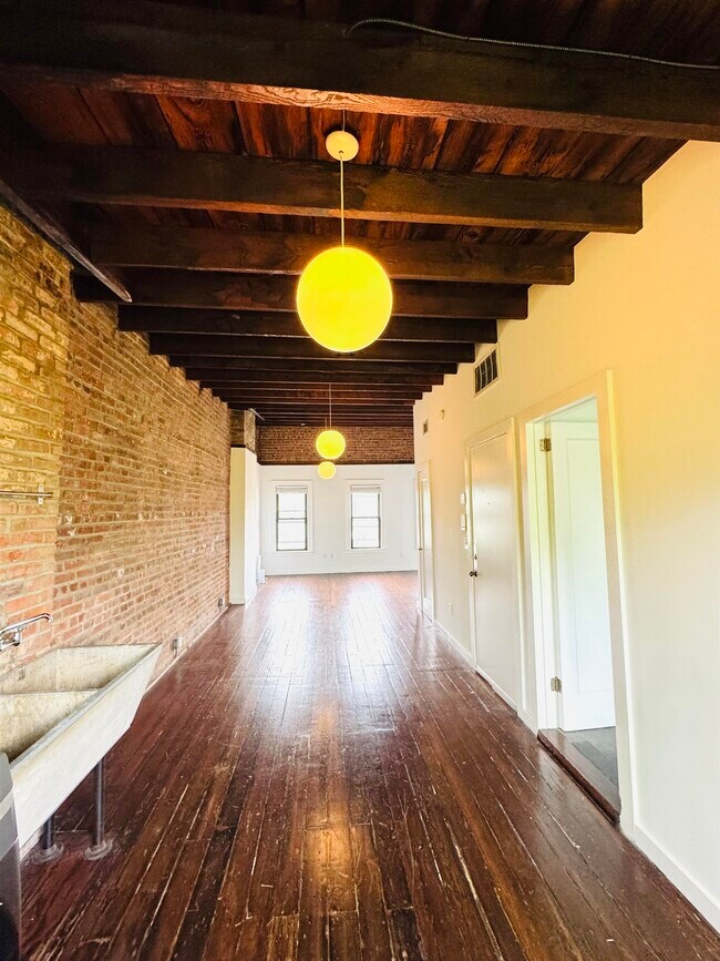 Building Photo - 252 Suydam Ave