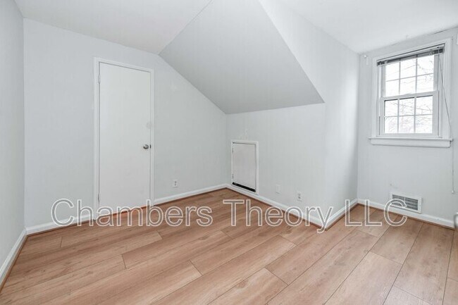 Building Photo - 3279 S Stafford St