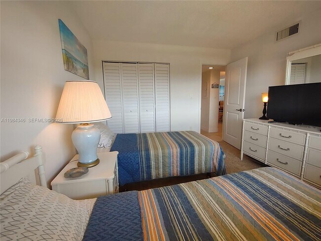 Building Photo - 10200 S Ocean Dr