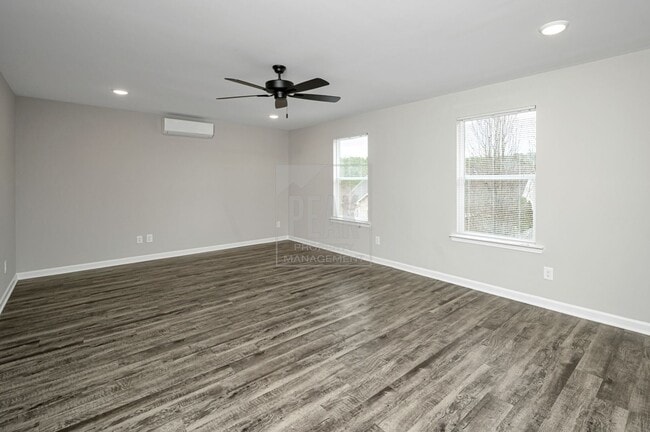 Building Photo - 390 Woodland Cir