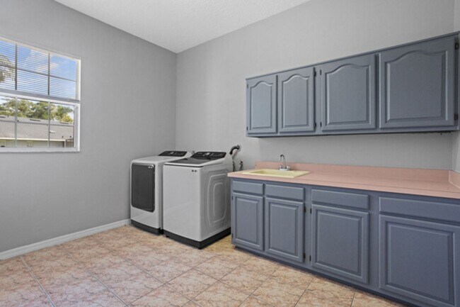 Building Photo - 2-Story pool home in The Fairways of Hunte...