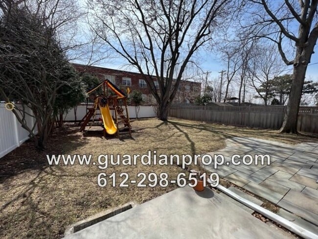 Building Photo - Highland Park House Available Mid July, Up...
