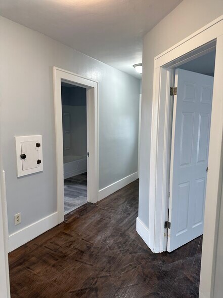 Building Photo - 819 W 18th St