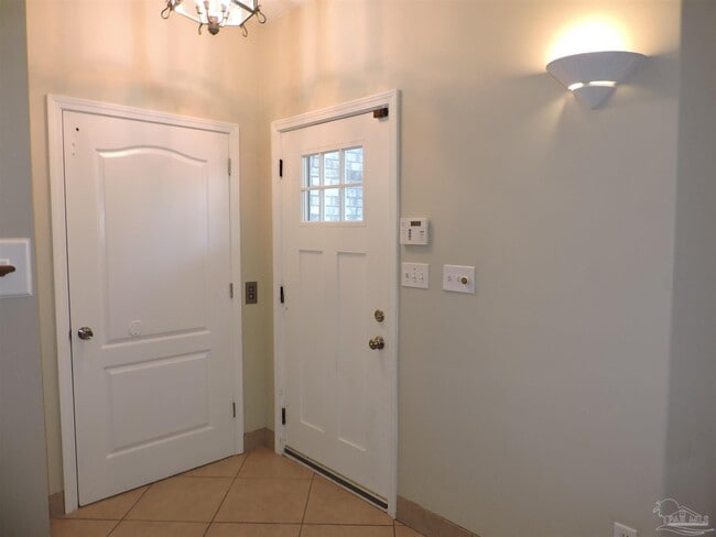 Building Photo - 6423 Lake Charlene Ln