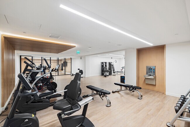 Building Photo - 875 California St