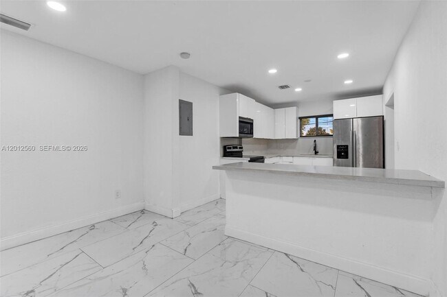Building Photo - 4530 SW 25th St