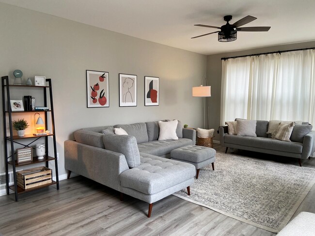 Building Photo - Updated 5 bedroom Kenosha home