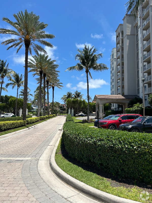 Building Photo - 3606 S Ocean Blvd