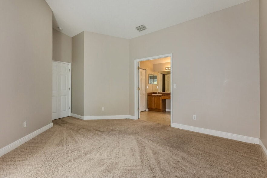 Building Photo - 27448 Sky Lake Cir