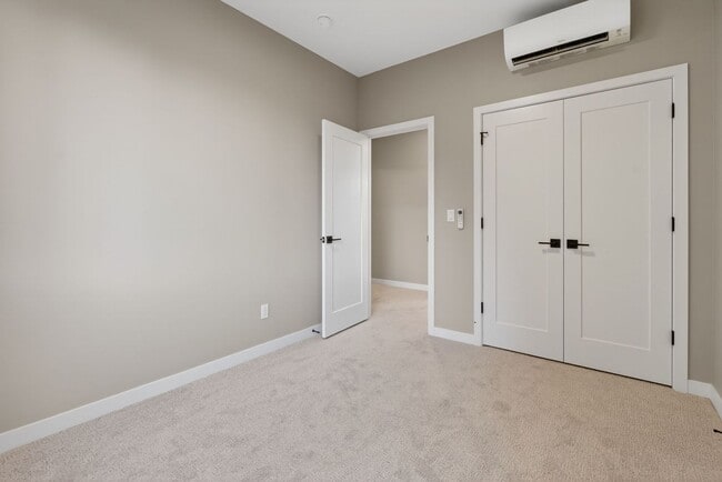 Building Photo - 10905 SE Home Ave