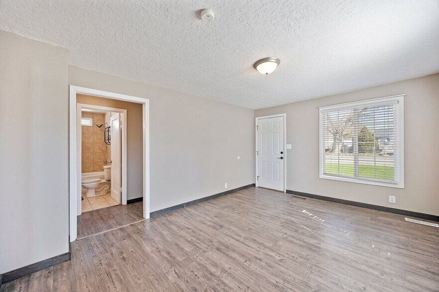 Building Photo - 523 W Ave G