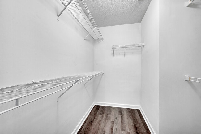 Building Photo - 6745 Lakes Edge Ln