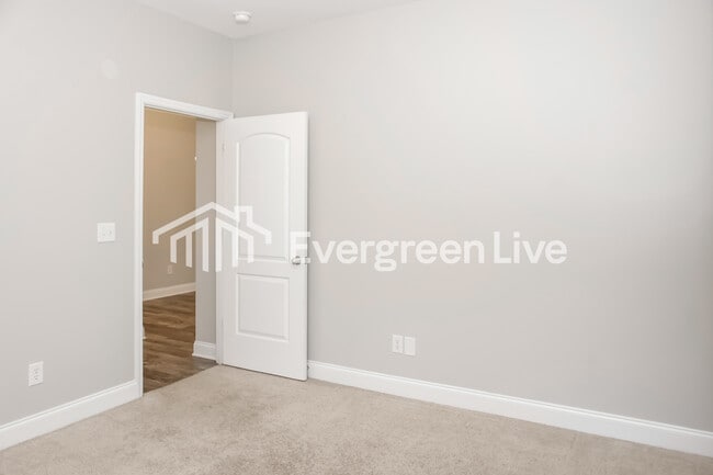 Building Photo - 100 Edensmith Dr