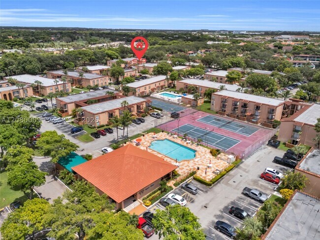 Building Photo - 7100 Fairway Dr