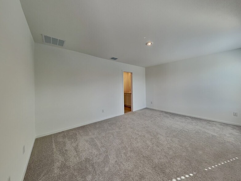 Building Photo - 1813 Equine Retreat Wy