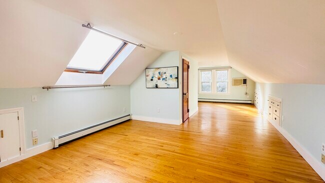 Building Photo - 62 Edgecliff Rd