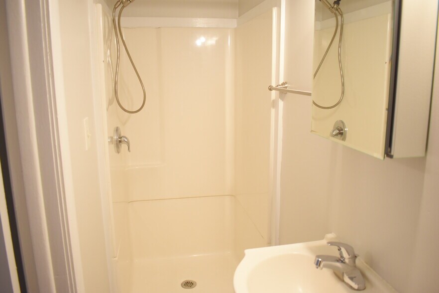 Building Photo - 2103 Pender Ave