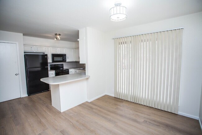 Building Photo - "Charming 3-Bed Retreat in Lubbock with Granite Accents & Spacious Living!"