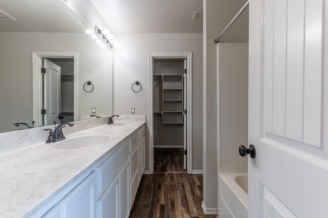 Building Photo - Rent to Own in Edmond!