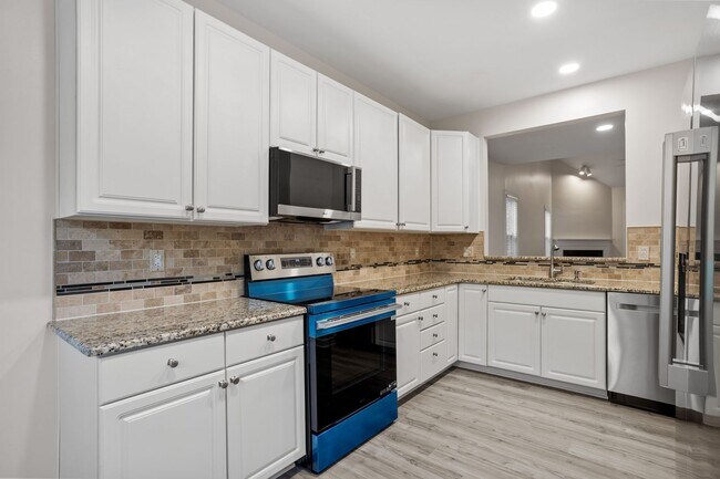 Building Photo - 3301 Philmont Dr