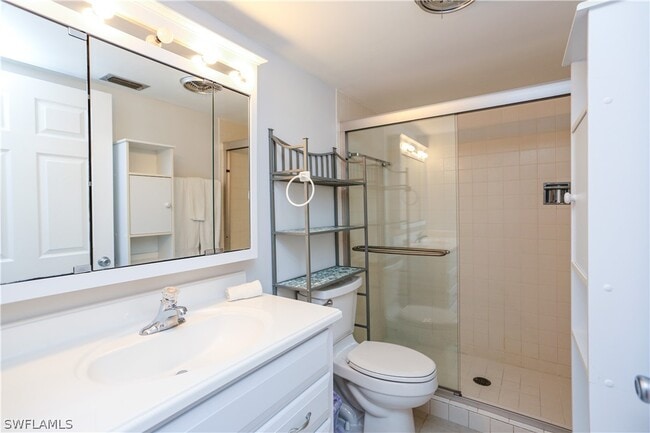 Building Photo - 3645 Boca Ciega Dr