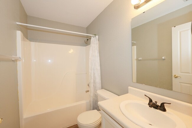 Building Photo - 3 Bedroom 2 Bath Waterfront Retreat in Franklin Township!!