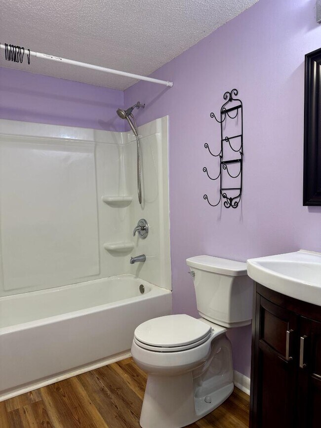 Building Photo - 2516 Hinson Rd