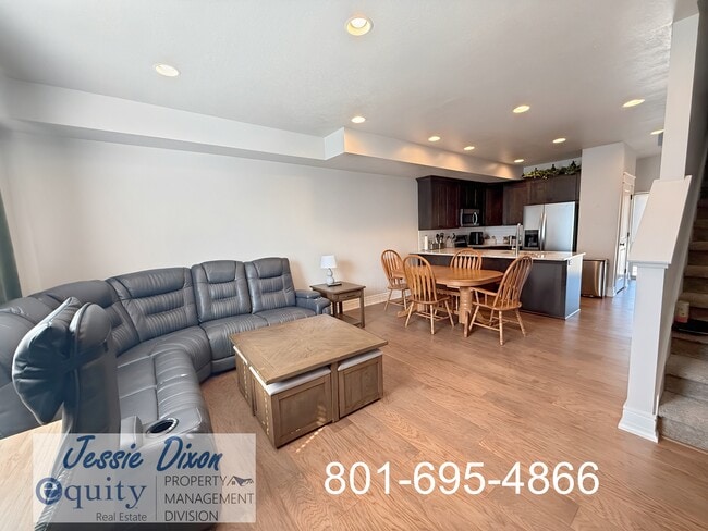 Building Photo - 2522 W Knights Ln