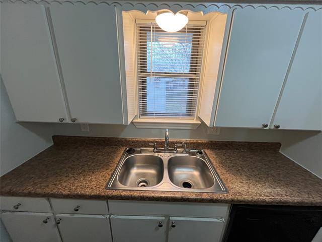 Building Photo - 1841 S Perry Rd