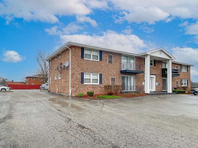 Building Photo - 7900 S 83rd Ct