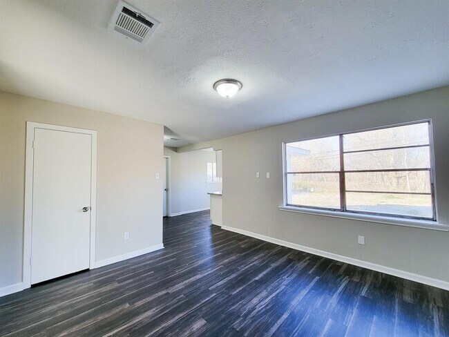 Building Photo - 4119 Holloway Dr