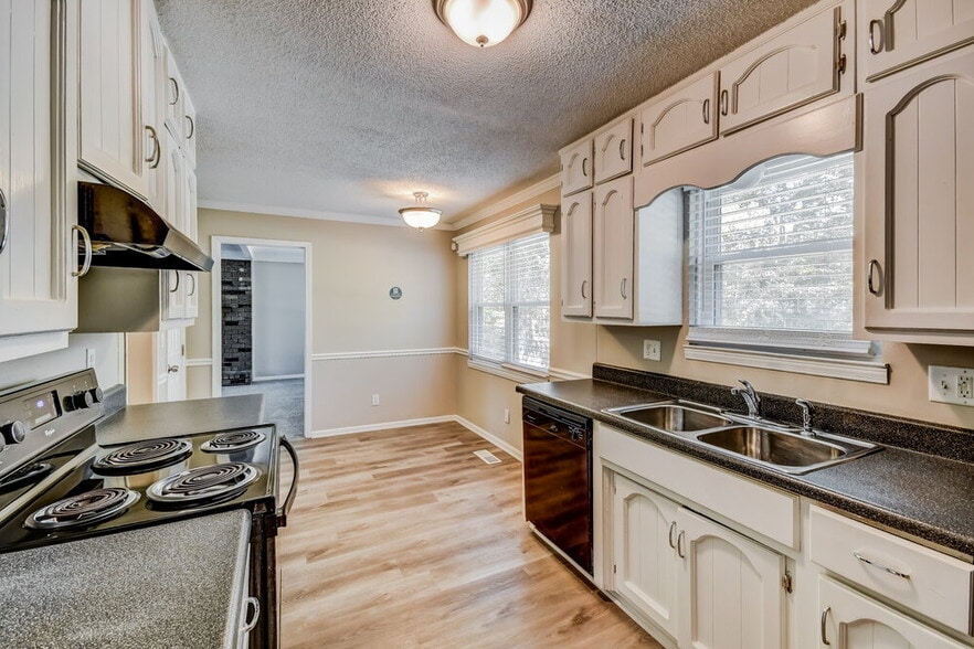 Building Photo - 1541 Cedargate Cir