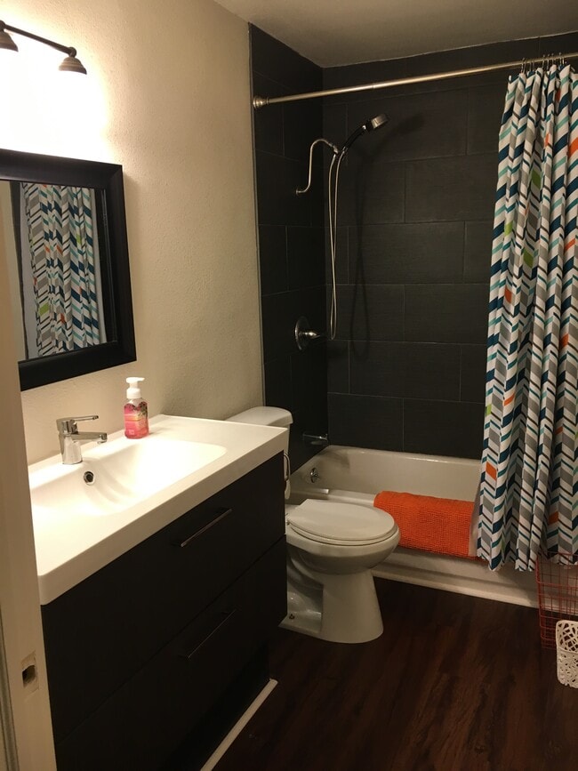 Building Photo - Santee court